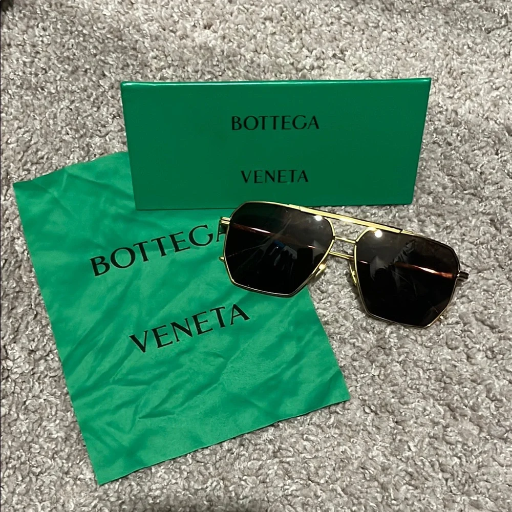 TRADE FOR DR GOLDIE!!! DO NOT PURCHASE! Bottega Veneta Gold Sunglasses - Picture 3 of 9